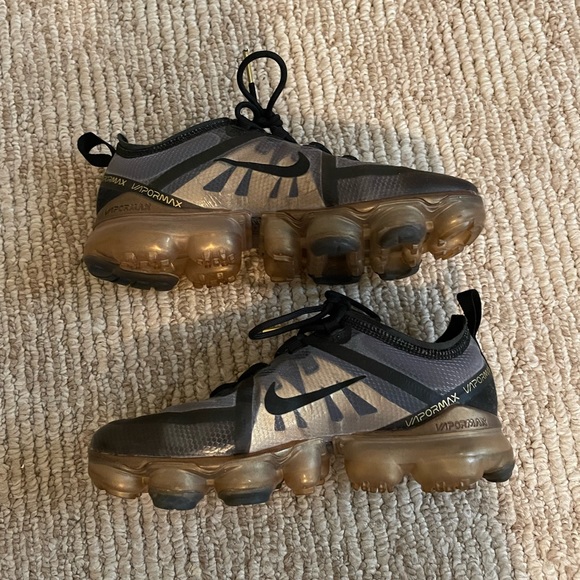 Nike Gold and Black Vapor Max - Picture 6 of 6